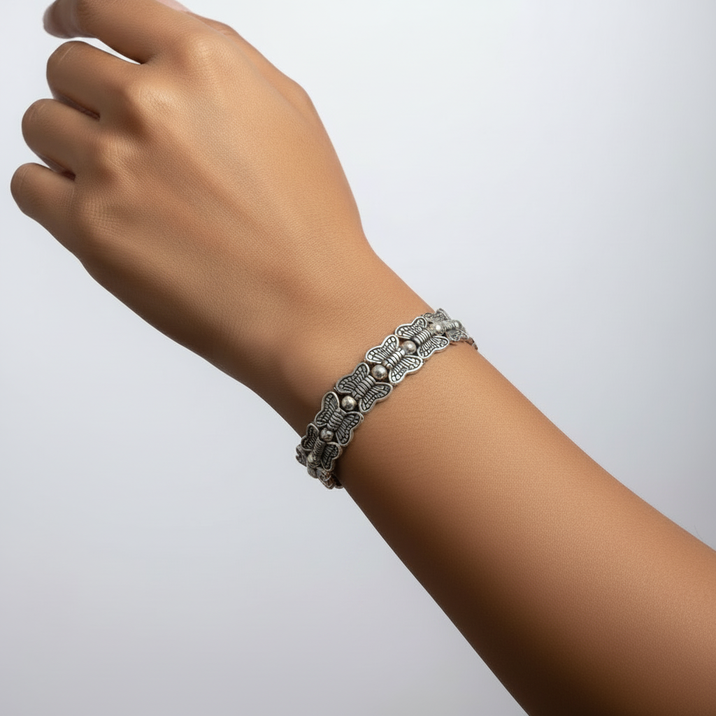 Metal Charm Bracelet : Butterfly