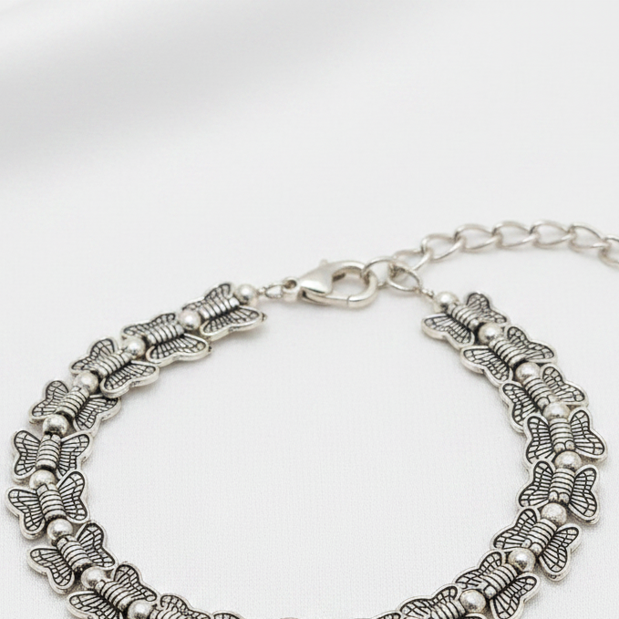 Metal Charm Bracelet : Butterfly