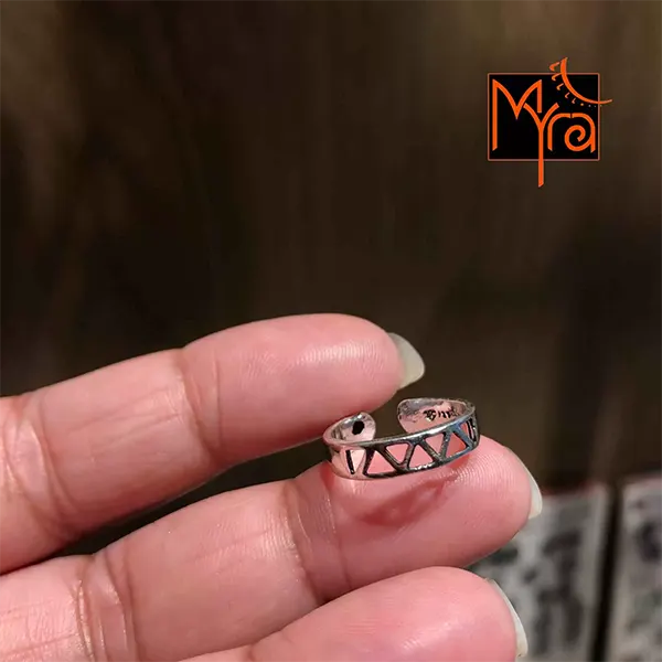 Triangle Pattern Toe Ring