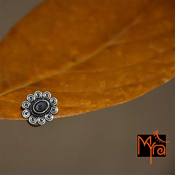 Oval Black Onyx Flower Nosepin