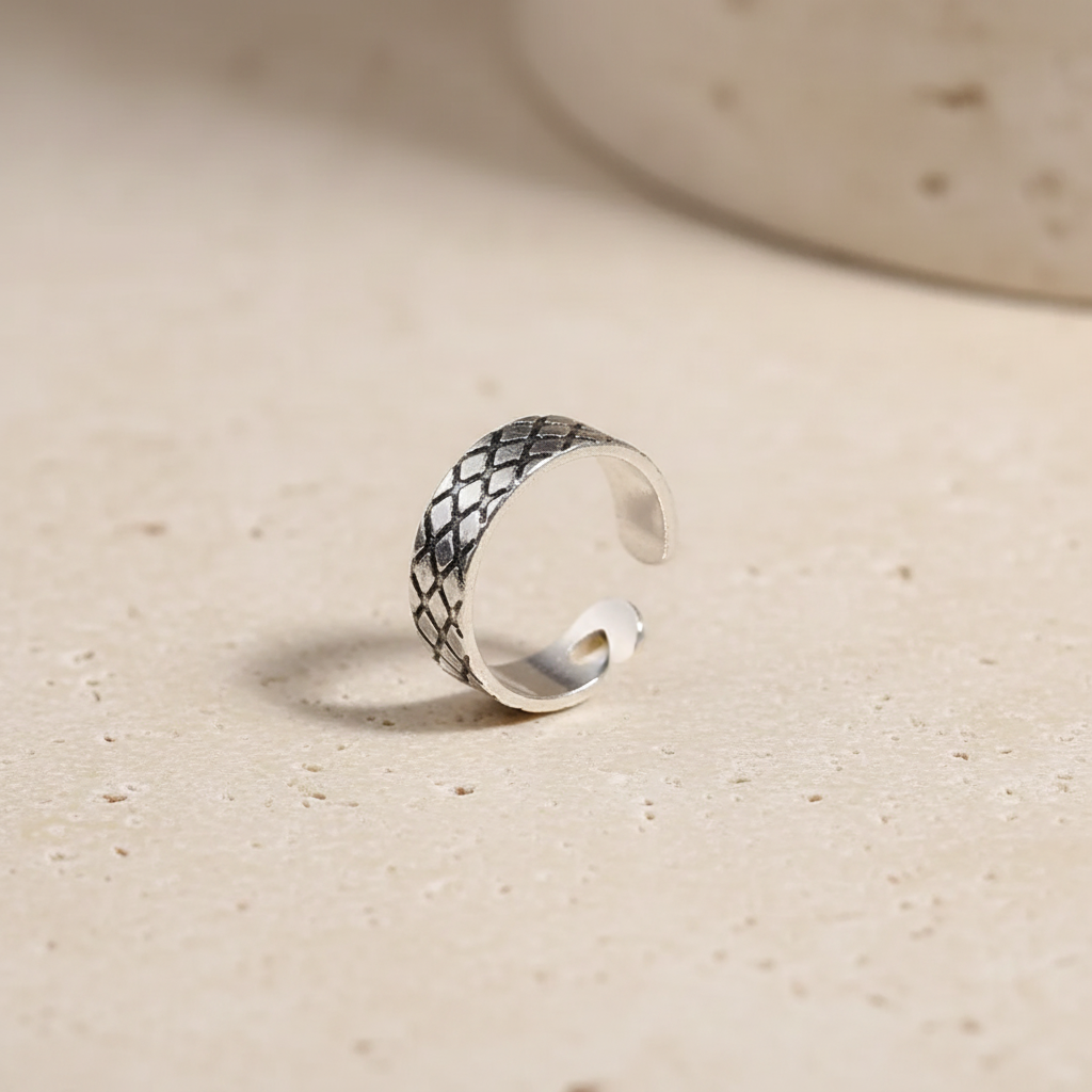 Criss Cross Diamond Shape Toe Ring