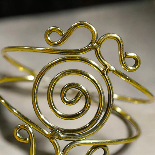Minimalist Brass Wire Bracelet : Golden