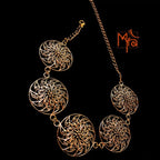 Swirly Pattern Big Charm Choker : Golden