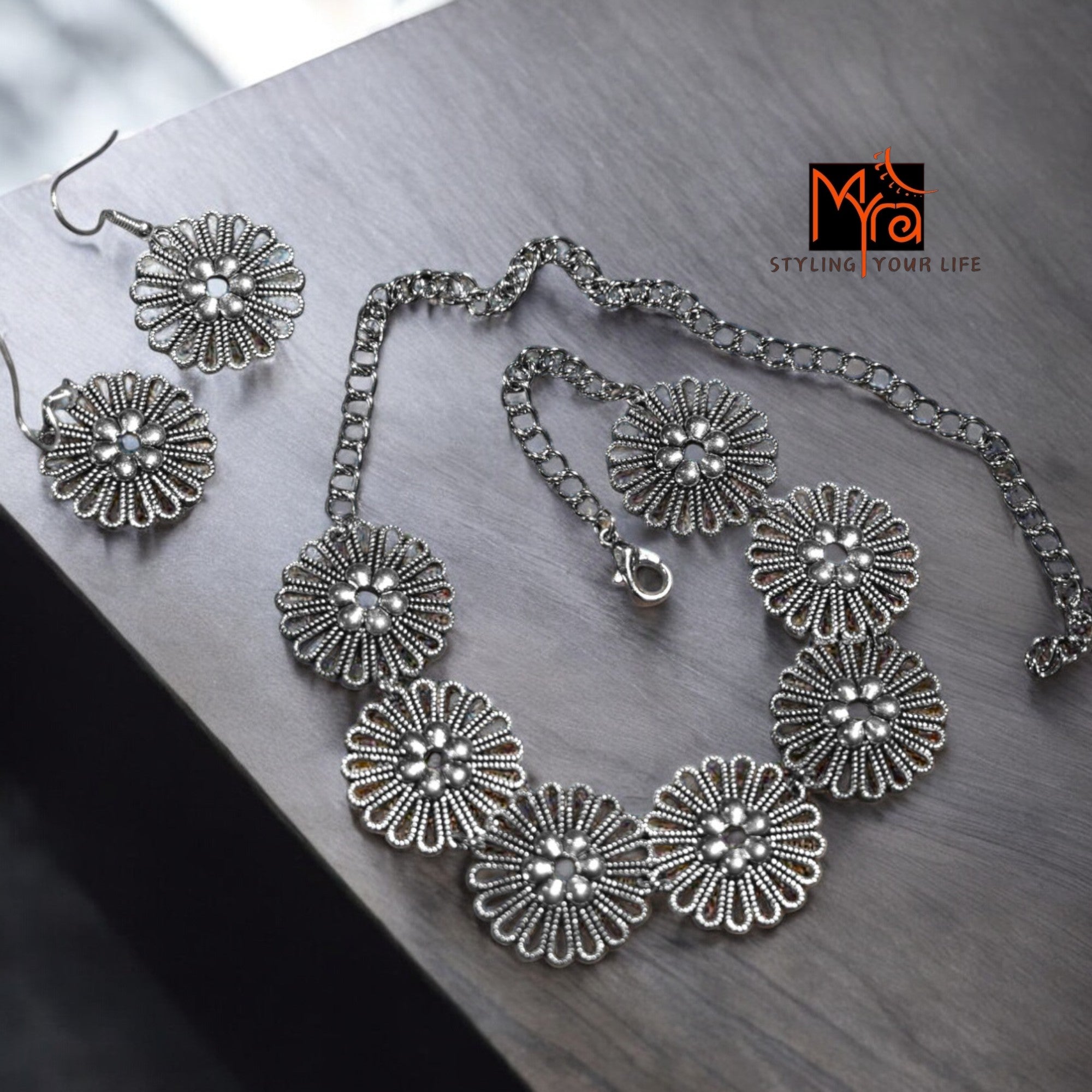 Dandelion Metal Choker : Silver