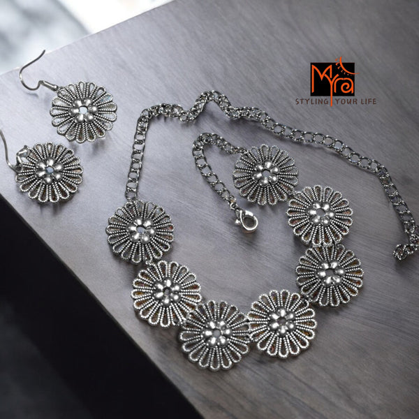 Dandelion Metal Choker : Silver