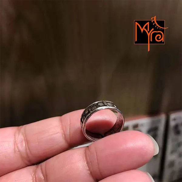 Circle on Oxidised Pattern Toe Ring
