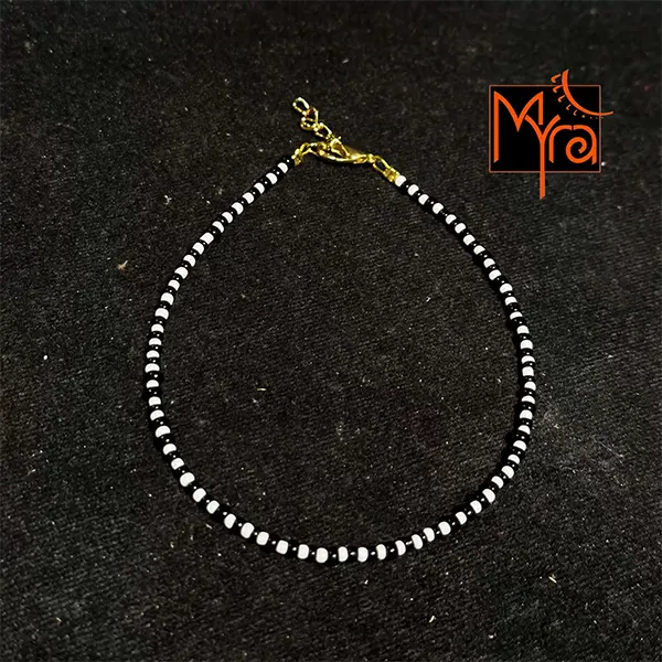 Plain Beaded Anklet : Black & White