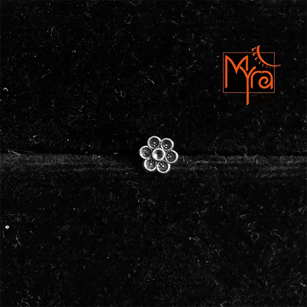 The Round Petal Flower Nosepin (Stick)