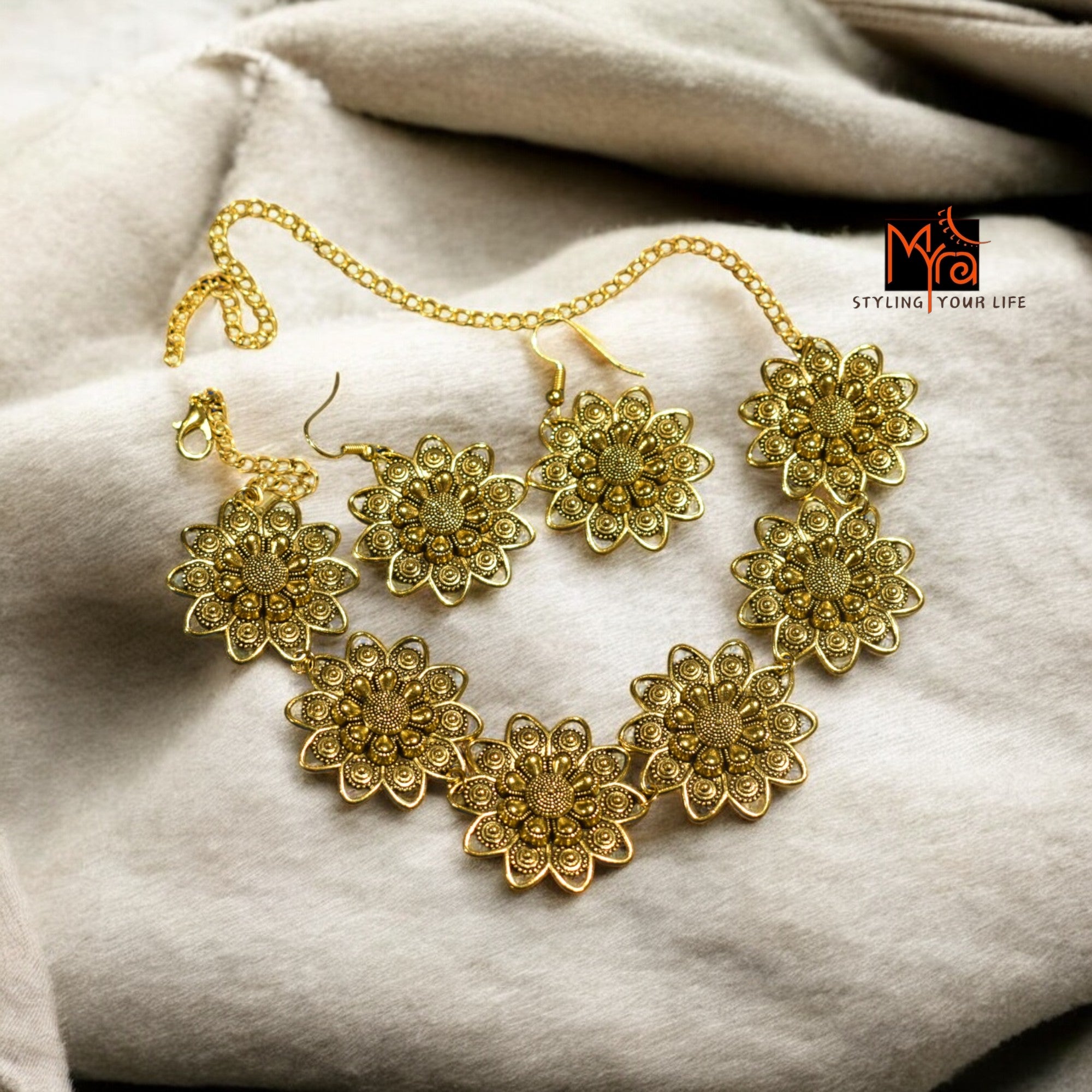Geometric Floral Choker Set : Golden