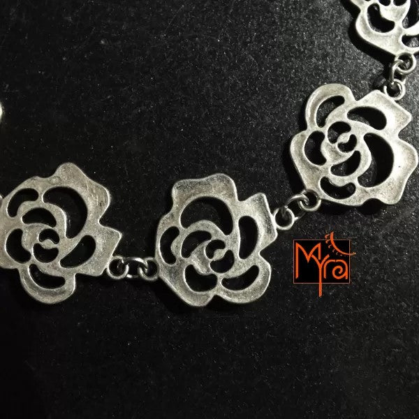 Rose Pattern Metal Choker : Silver