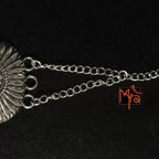 Oval Shaped Flower Petal Pattern Choker : Silver