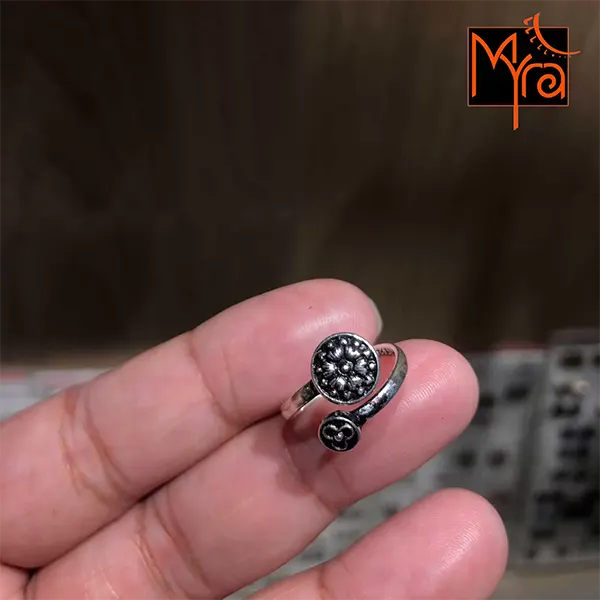 Double Round Pattern Ring