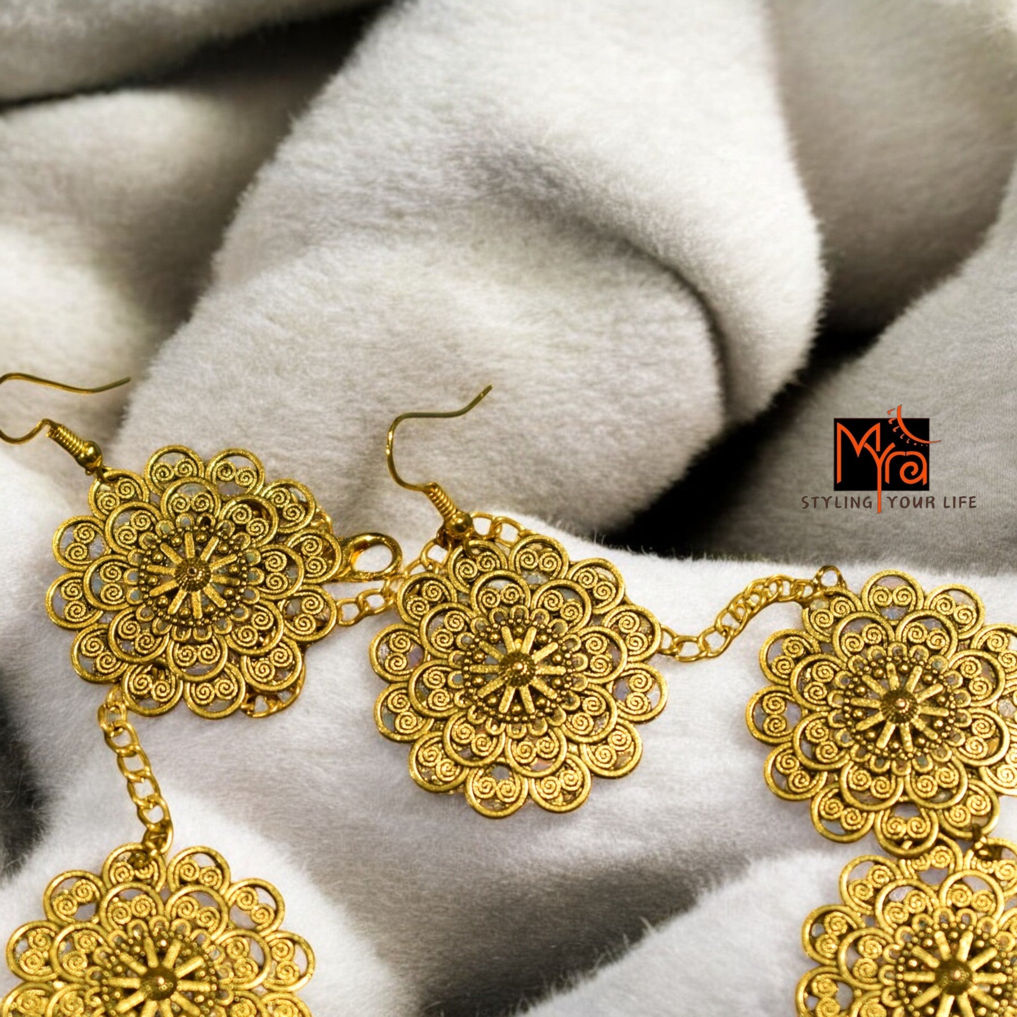 Floral Metal Choker Set : Golden