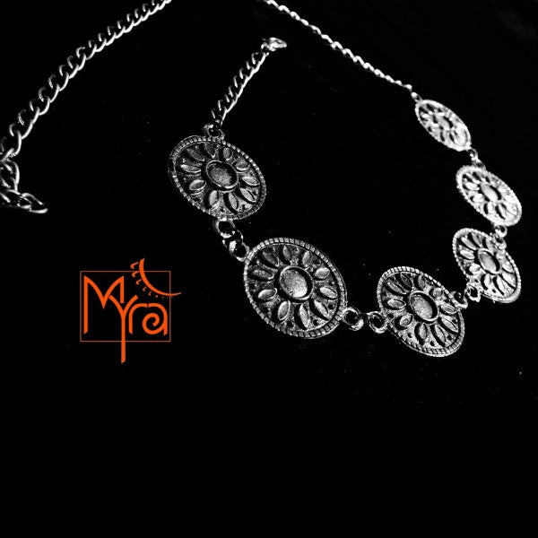 Abstract Flower Engraved Metal Choker : Silver