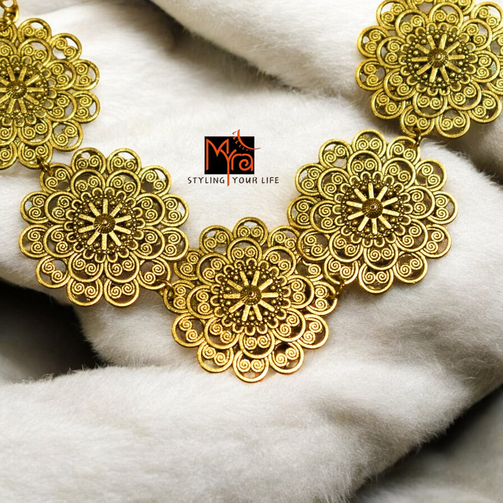 Floral Metal Choker Set : Golden
