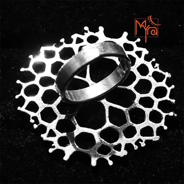 Abtract Pattern Netted Cocktail Ring