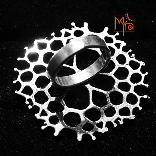 Abtract Pattern Netted Cocktail Ring