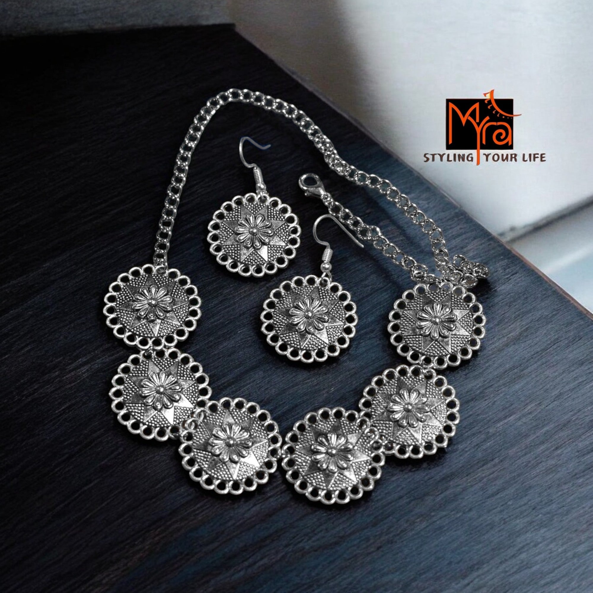 Floral Metal Choker Set : Silver