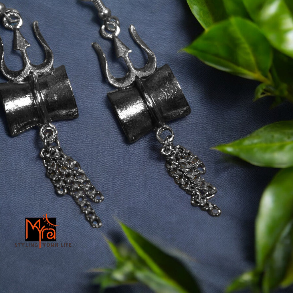 Chain Enhanced Dumroo Earrings