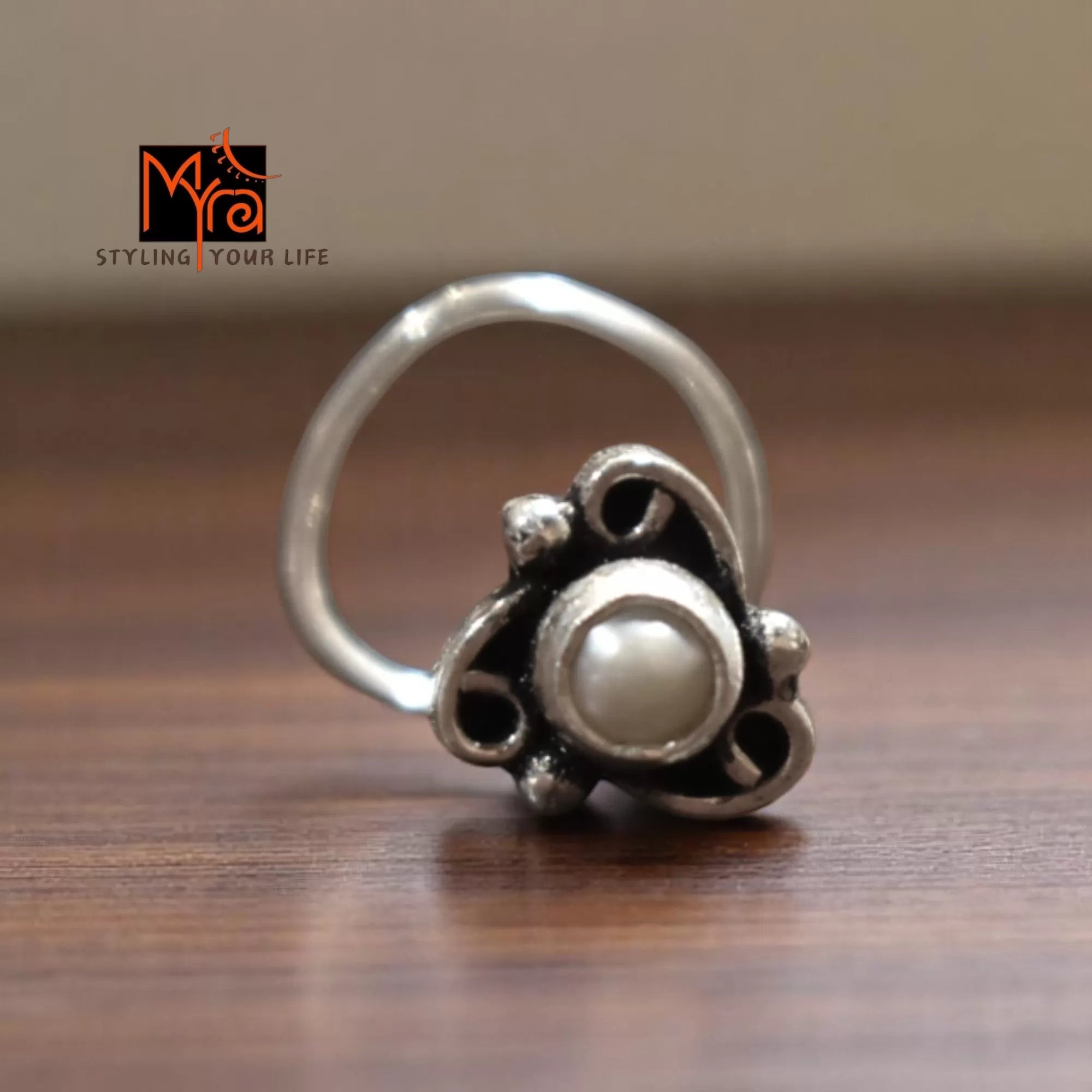 Charita Pearl Silver Nosepin