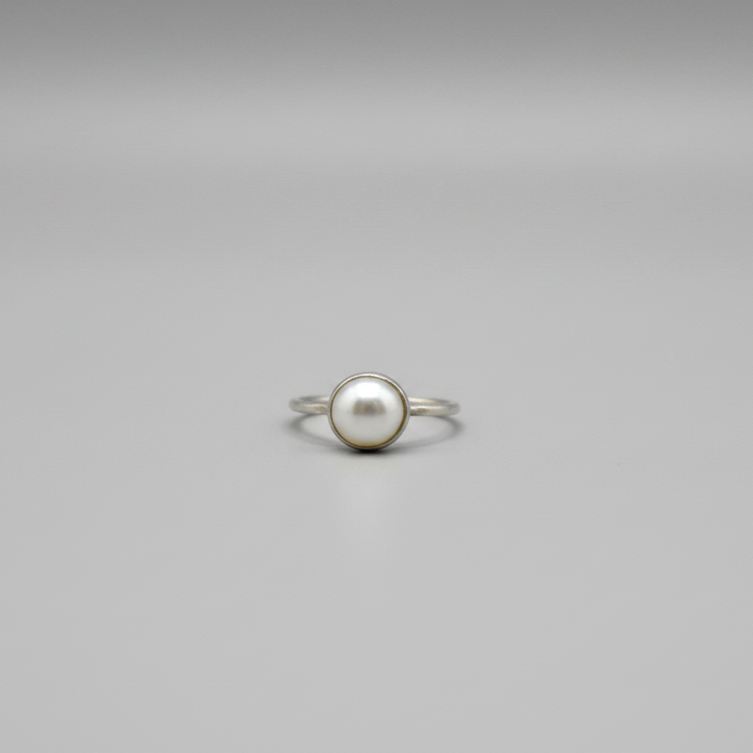 Mother of Pearl Circle Ring – 92.5 Sterling Silver