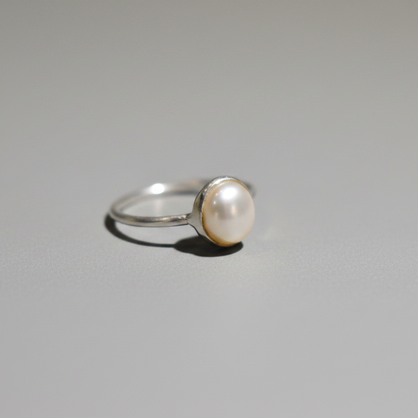 Mother of Pearl Circle Ring – 92.5 Sterling Silver