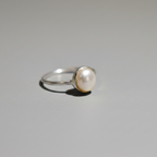 Mother of Pearl Circle Ring – 92.5 Sterling Silver