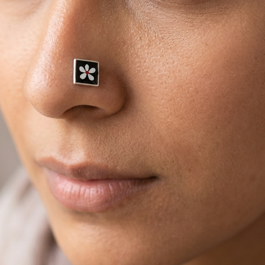 Noir Bloom – Black Square Handpainted White Floral 925 Sterling Silver Nose Pin