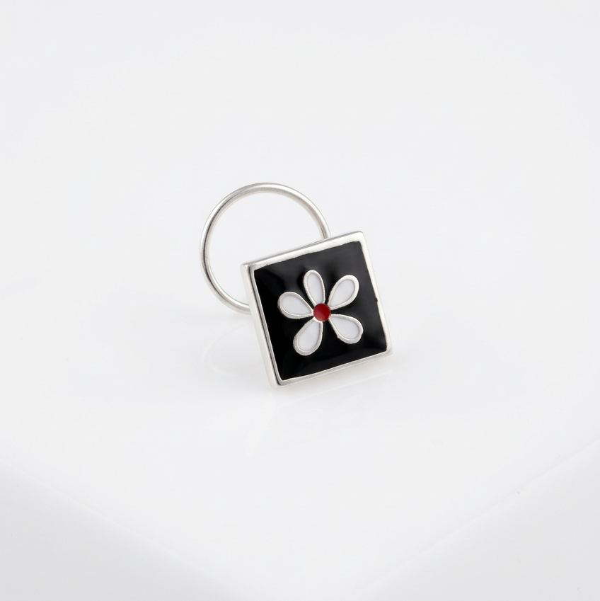 Noir Bloom – Black Square Handpainted White Floral 925 Sterling Silver Nose Pin