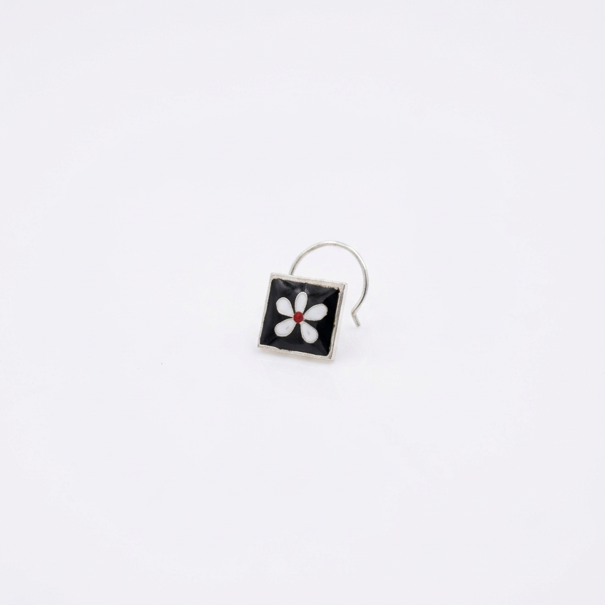 Noir Bloom – Black Square Handpainted White Floral 925 Sterling Silver Nose Pin