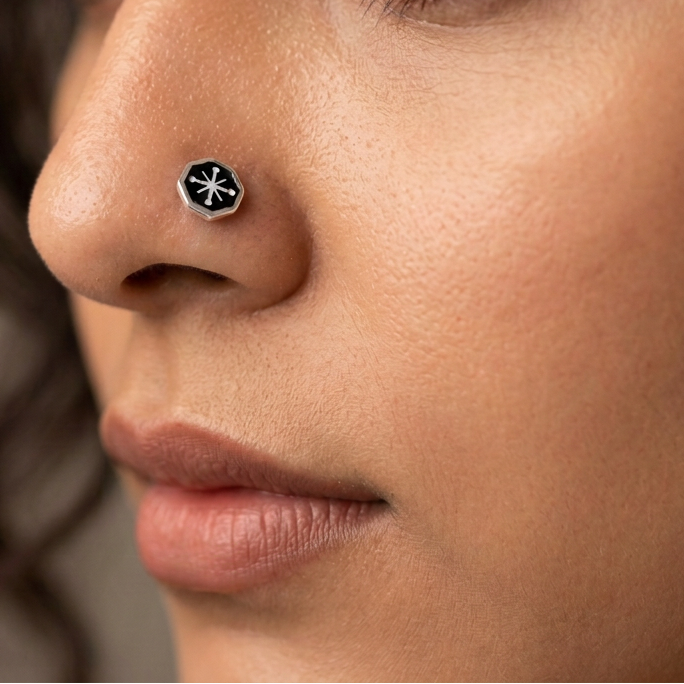 Frost – Black and White Snowflake Hexagon Handpainted 925 Sterling Silver Nose Pin