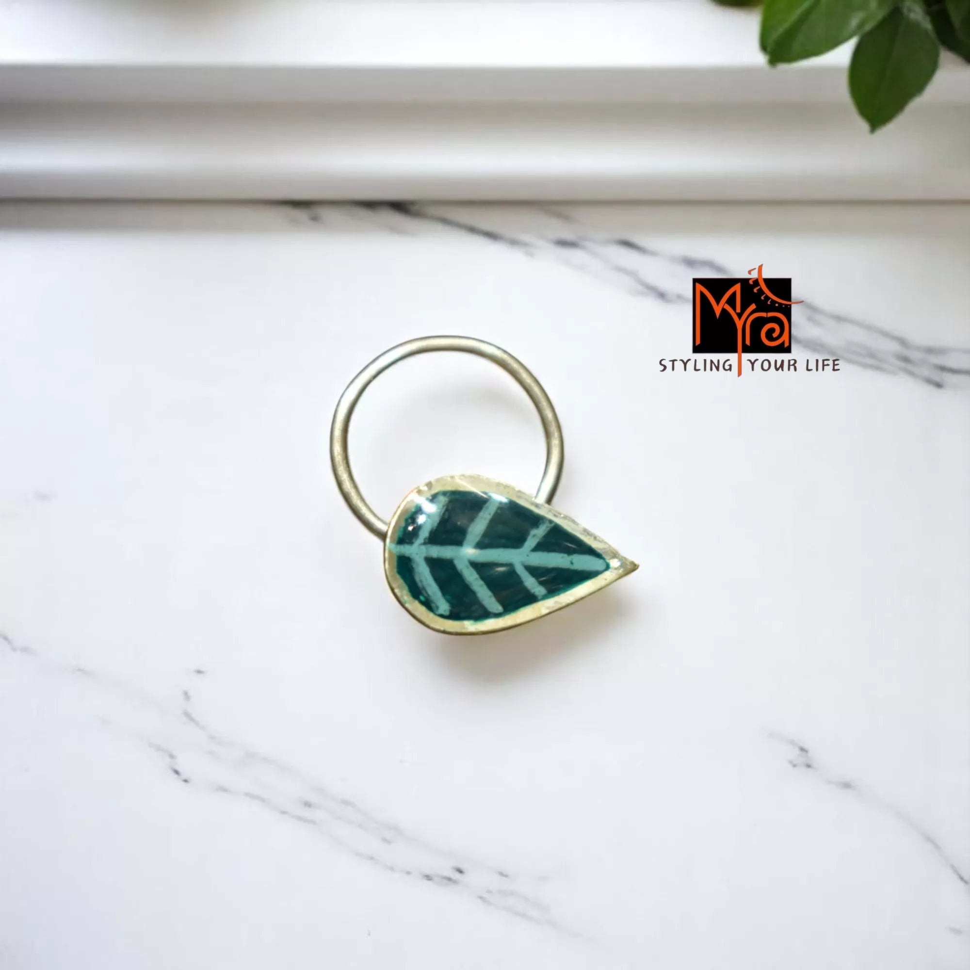 Neelpata Teardrop Silver Nosepin