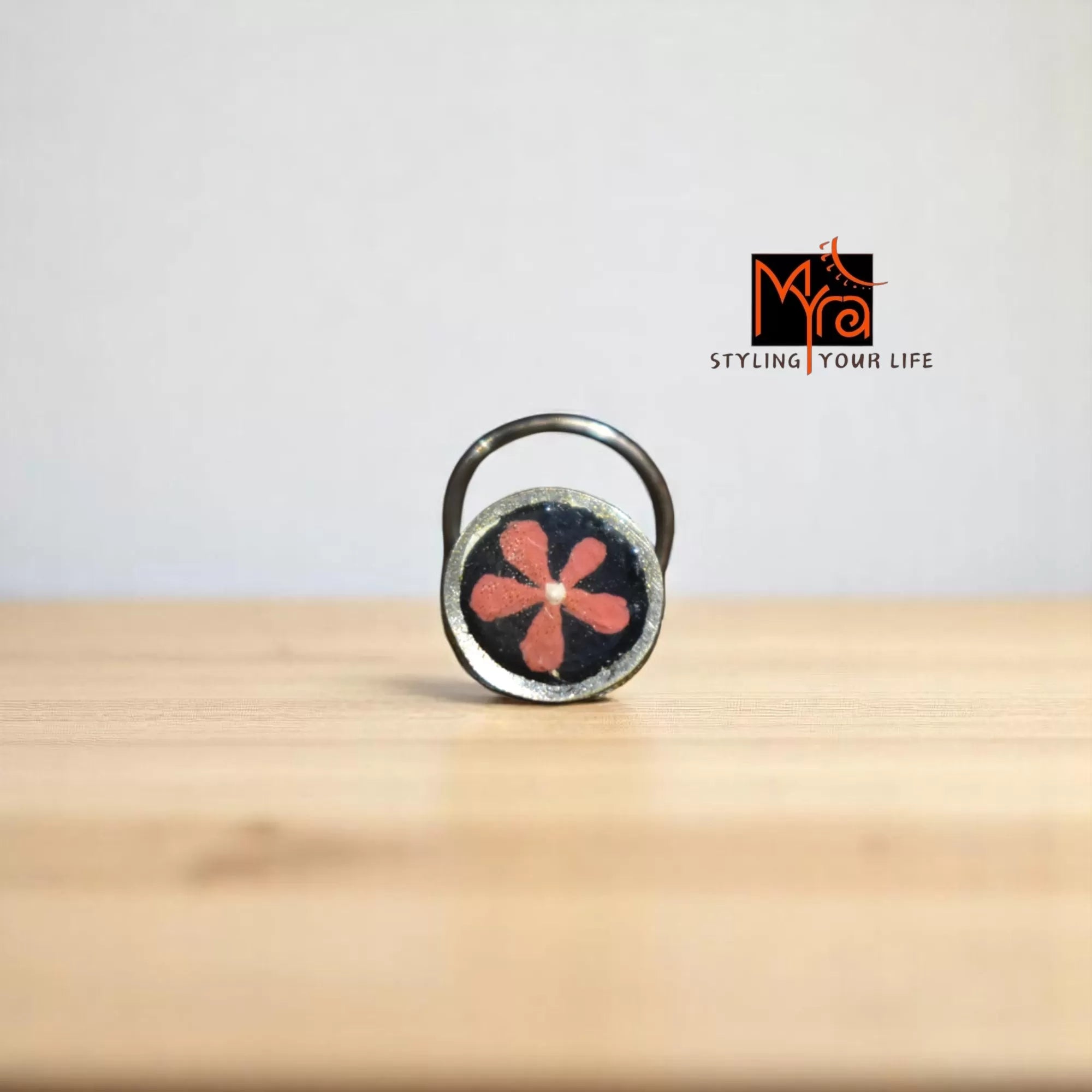 Tara Round Silver Nosepin